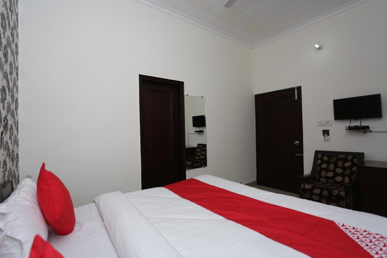 Oyo Flagship 15481 Hotel Star Karnāl Exterior foto